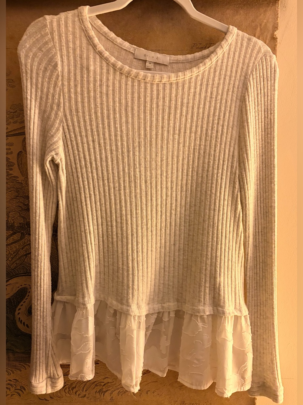 * Eri + Ali Lightweight Knit Sweater Top Ruffle Bottom SZ Medium *